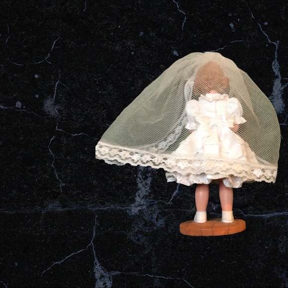Madame Alexander First Holy Communion Girl Statuette, Cake Topper, Collectible - Picture 2 of 11